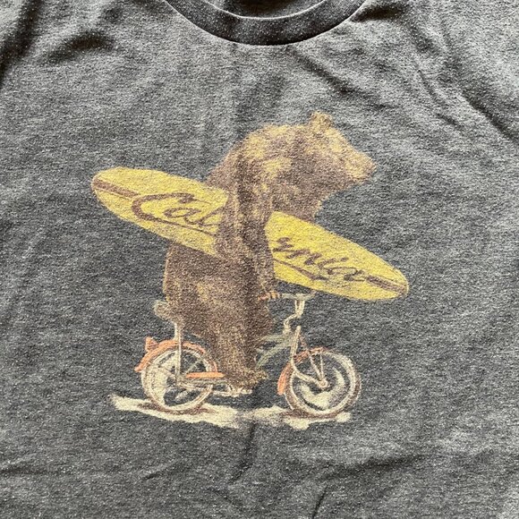 BUNDLE & SAVE! Men's LUCKY BRAND blue-grey t-shirt, surfing bear, size L - Picture 2 of 3